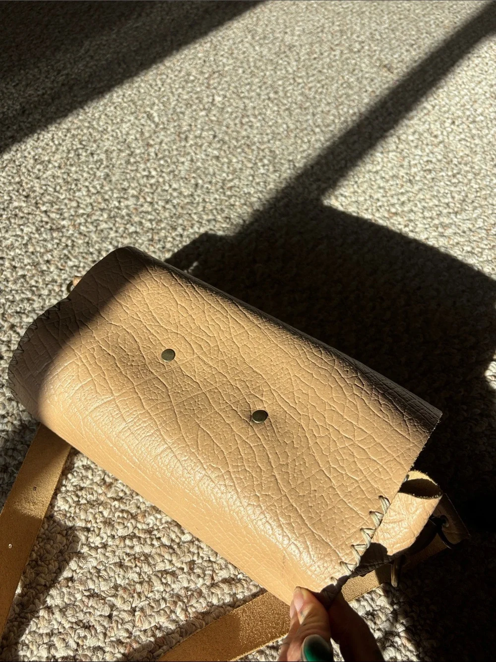 Individual Art Leather baguette bag in 100% handcrafted leather with wallet